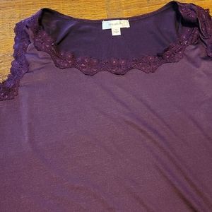 Sleeveless blouse trimmed in lace